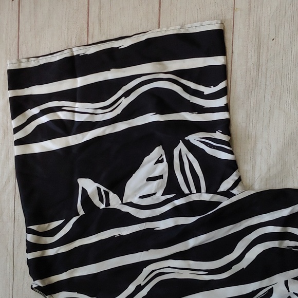 Cache Bold Black & White Silk Top - Picture 3 of 9